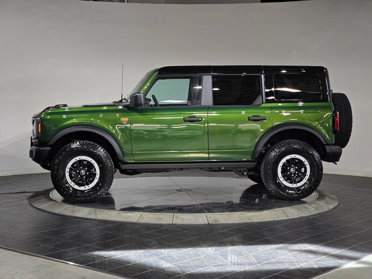 New 2025 Ford Bronco Badlands w/ Sasquatch Package AWD/4WD image 7