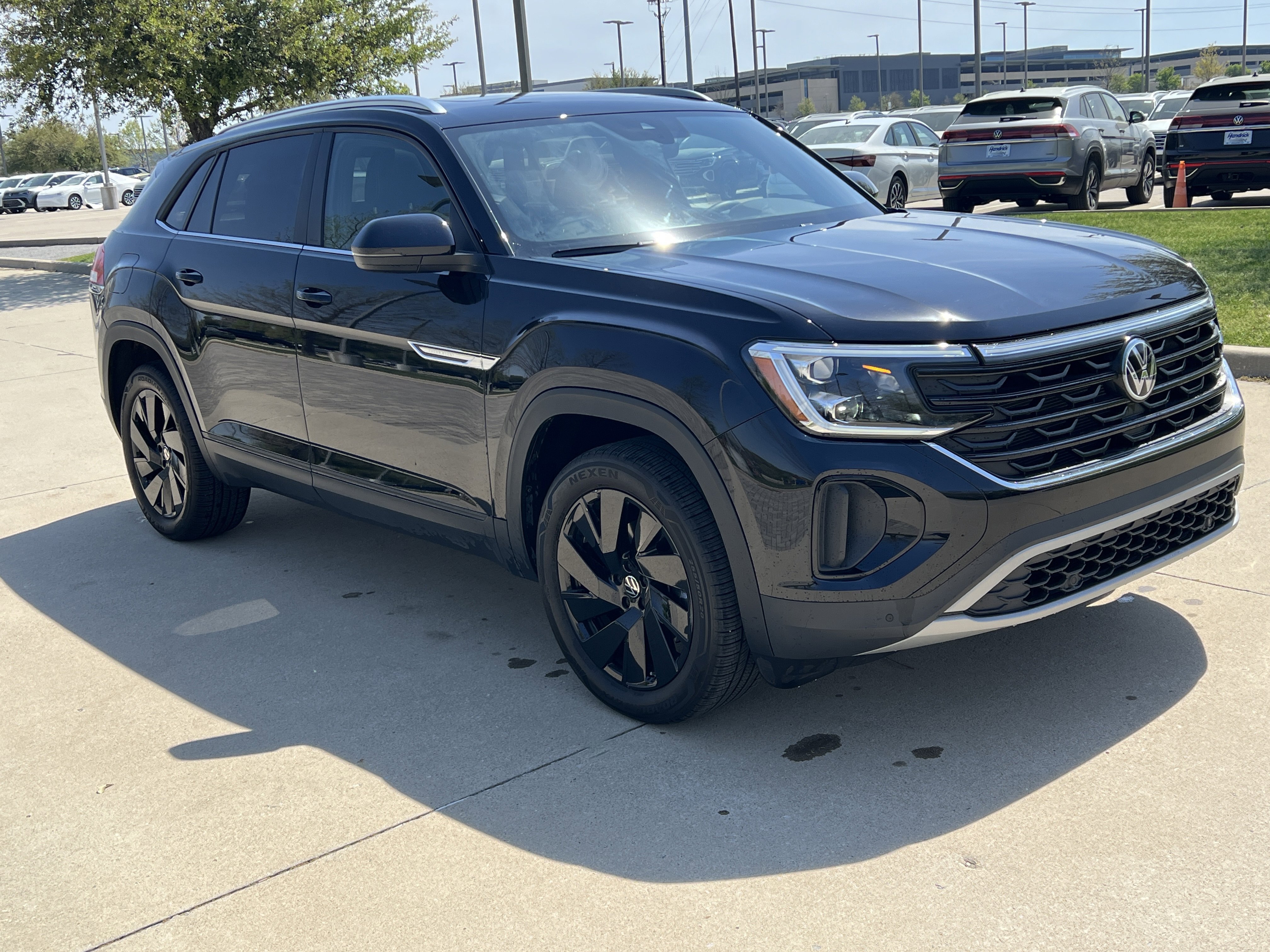 Certified 2025 Volkswagen Atlas Cross Sport SE w/ Panoramic Sunroof Package FWD image 2
