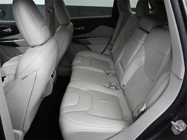 Used 2019 Jeep Cherokee Limited image 28