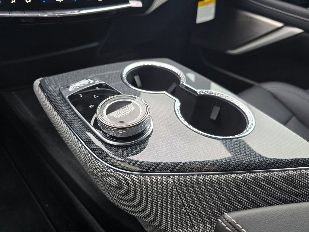 New 2026 Cadillac Optiq Luxury 2 image 21