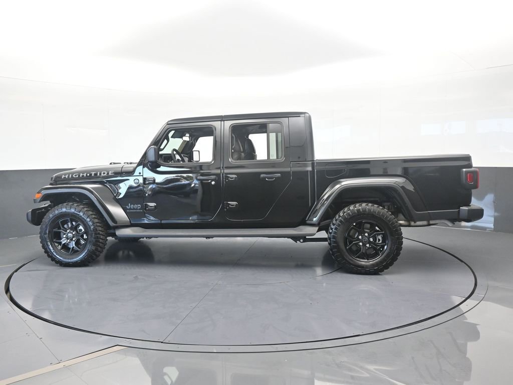 Used 2025 Jeep Gladiator Sport image 3