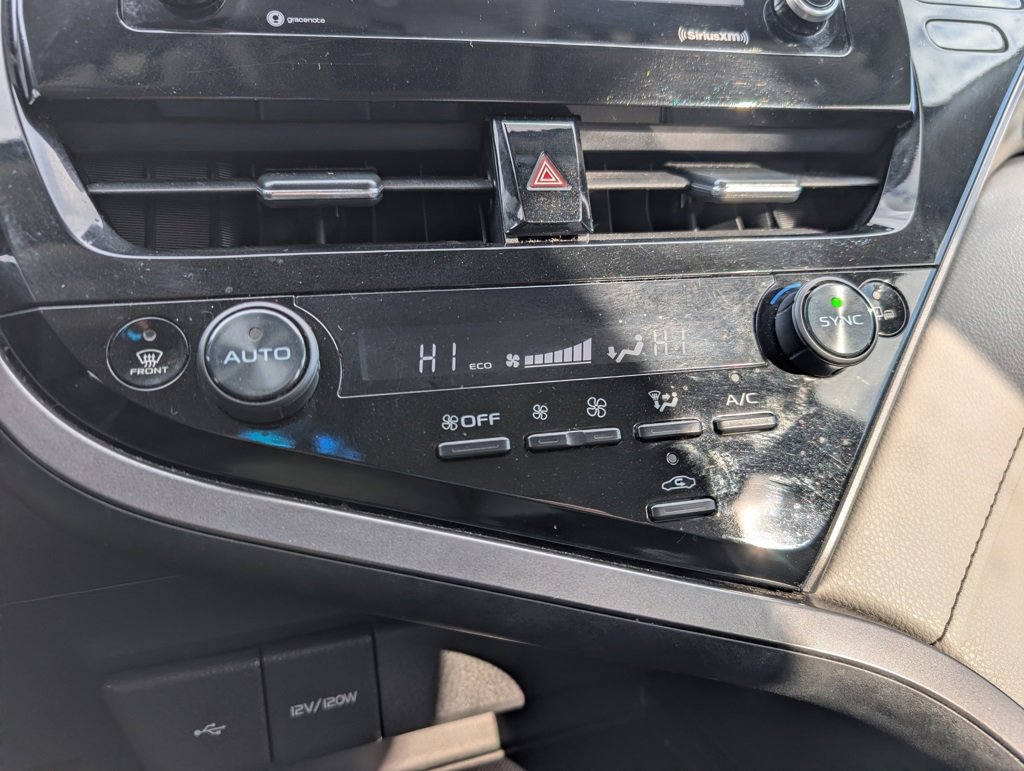 Used 2022 Toyota Camry SE image 25