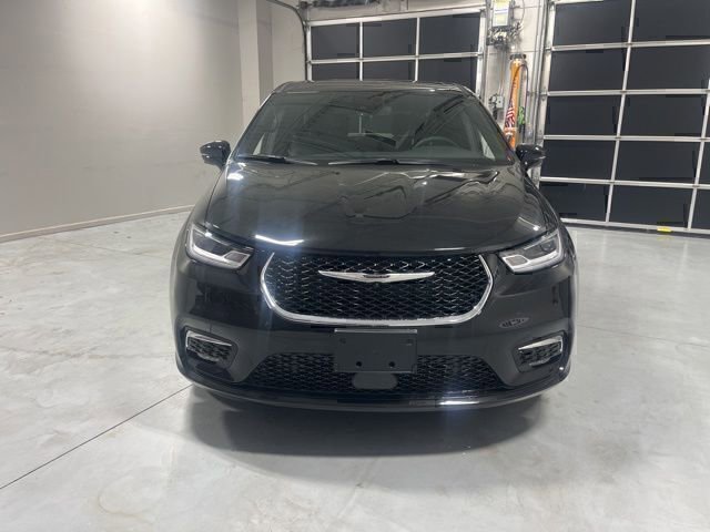 New 2026 Chrysler Pacifica Select image 2