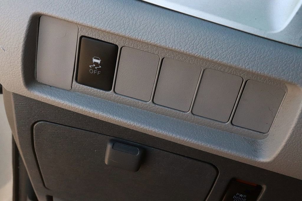 Used 2020 Toyota Sienna LE FWD image 25