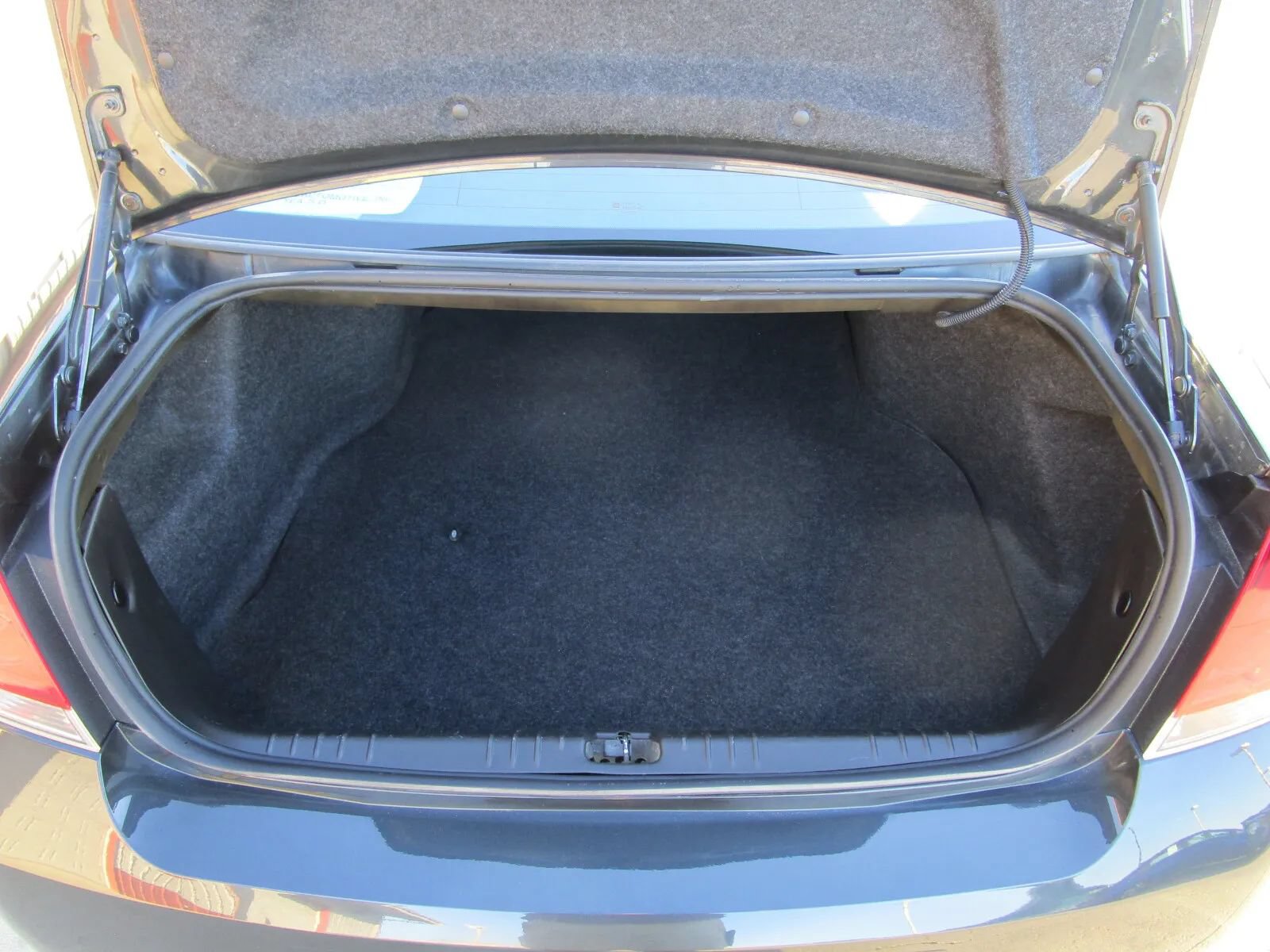 Used 2015 Chevrolet Impala LT w/ LT Sunroof Package FWD image 18
