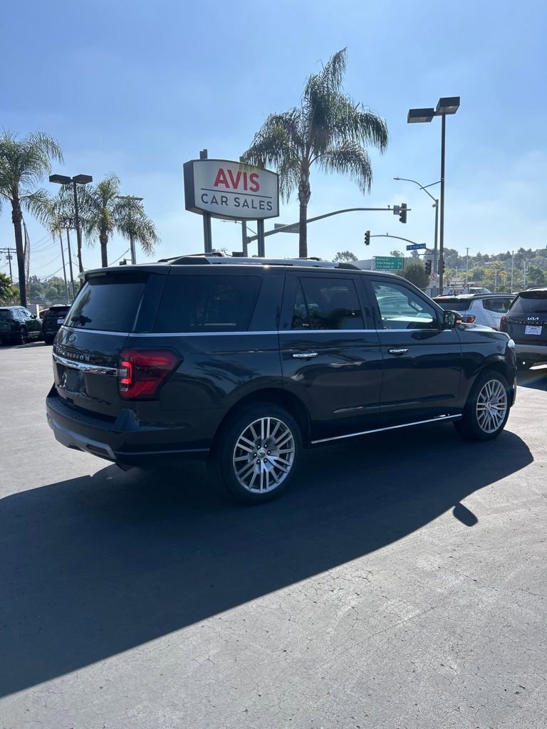 Used 2024 Ford Expedition Limited AWD/4WD image 3