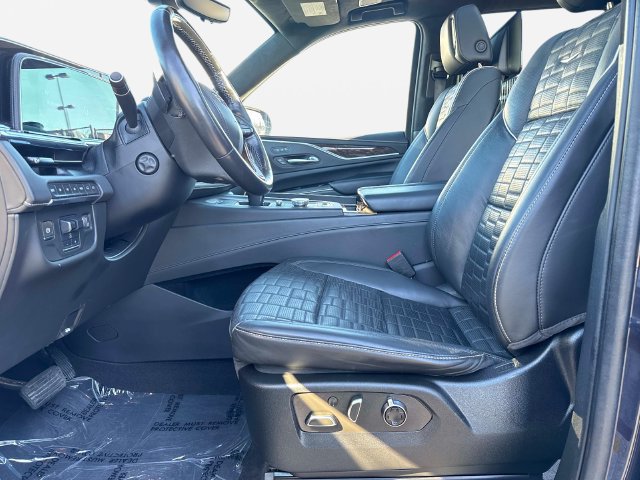 Certified 2022 Cadillac Escalade Sport Platinum w/ Heavy-Duty Trailer Package AWD/4WD image 18