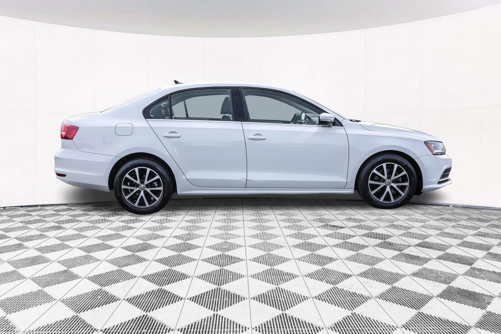 Used 2017 Volkswagen Jetta SE image 11