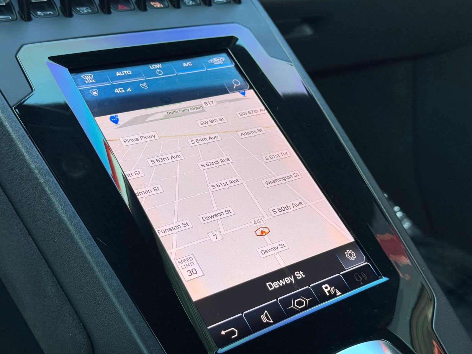 Used 2021 Lamborghini Huracan EVO image 24