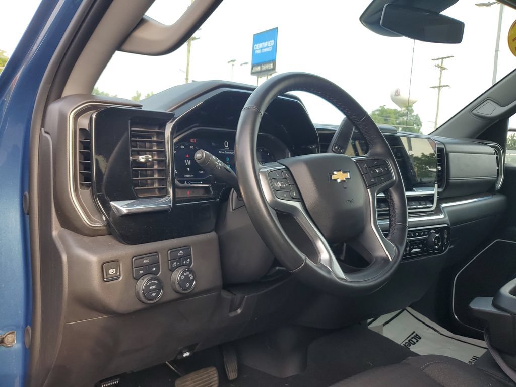 Used 2024 Chevrolet Silverado 1500 LT AWD/4WD image 13