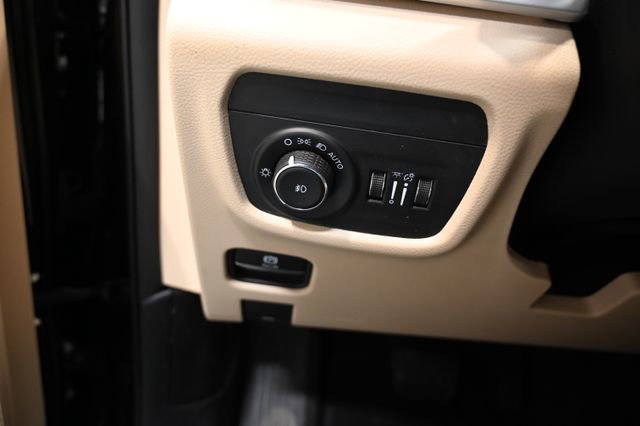 Used 2023 Jeep Grand Cherokee L Limited image 28