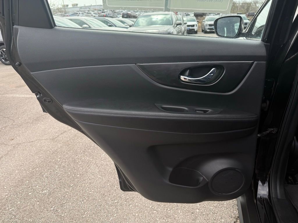 Used 2018 Nissan Rogue S image 8