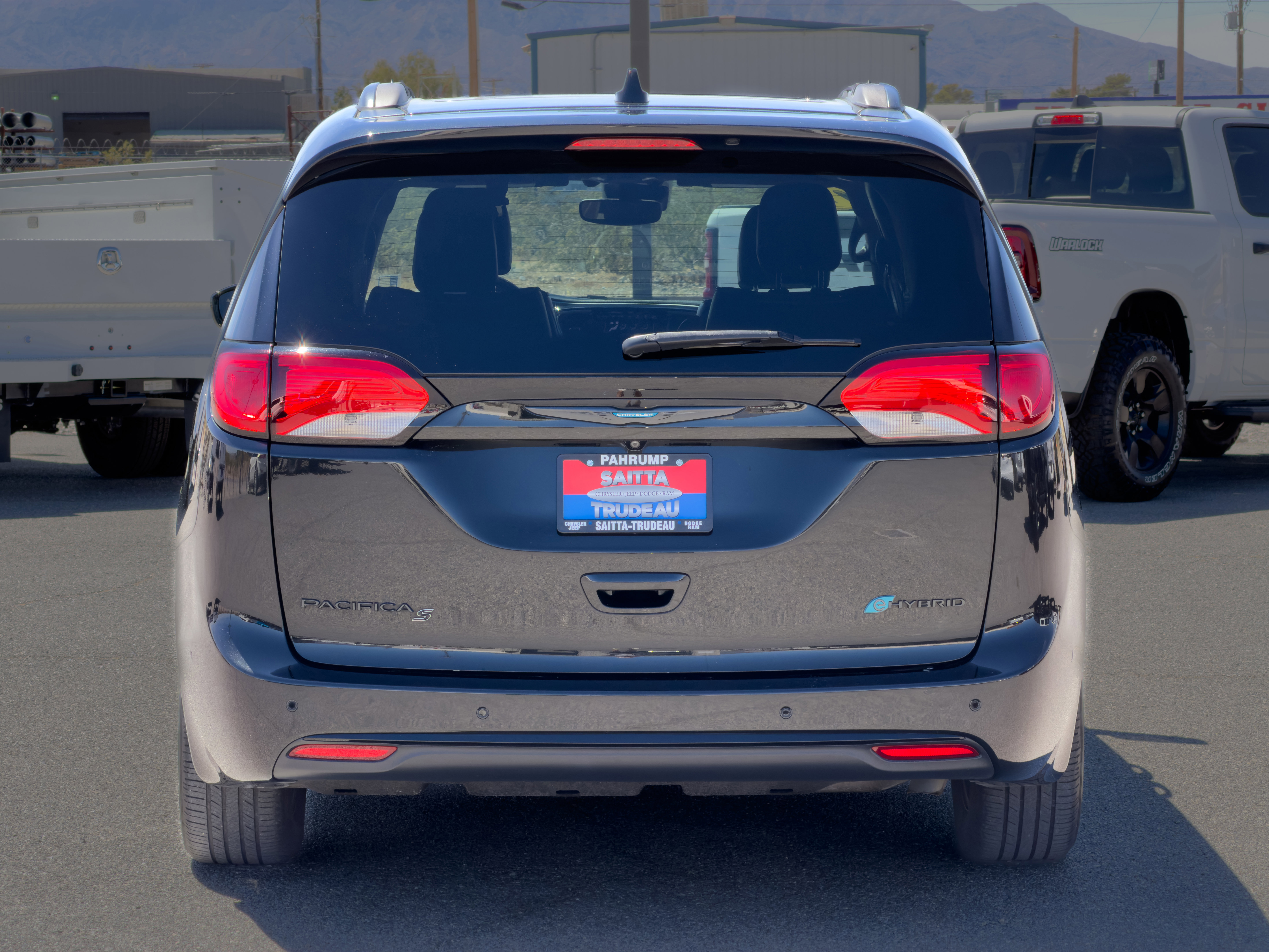 Used 2020 Chrysler Pacifica Limited w/ Advanced Safetytec Group FWD image 4