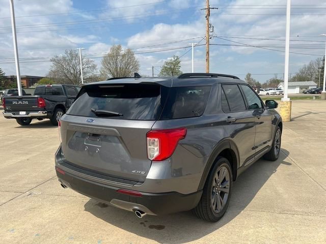 Used 2022 Ford Explorer XLT w/ Equipment Group 202A image 5