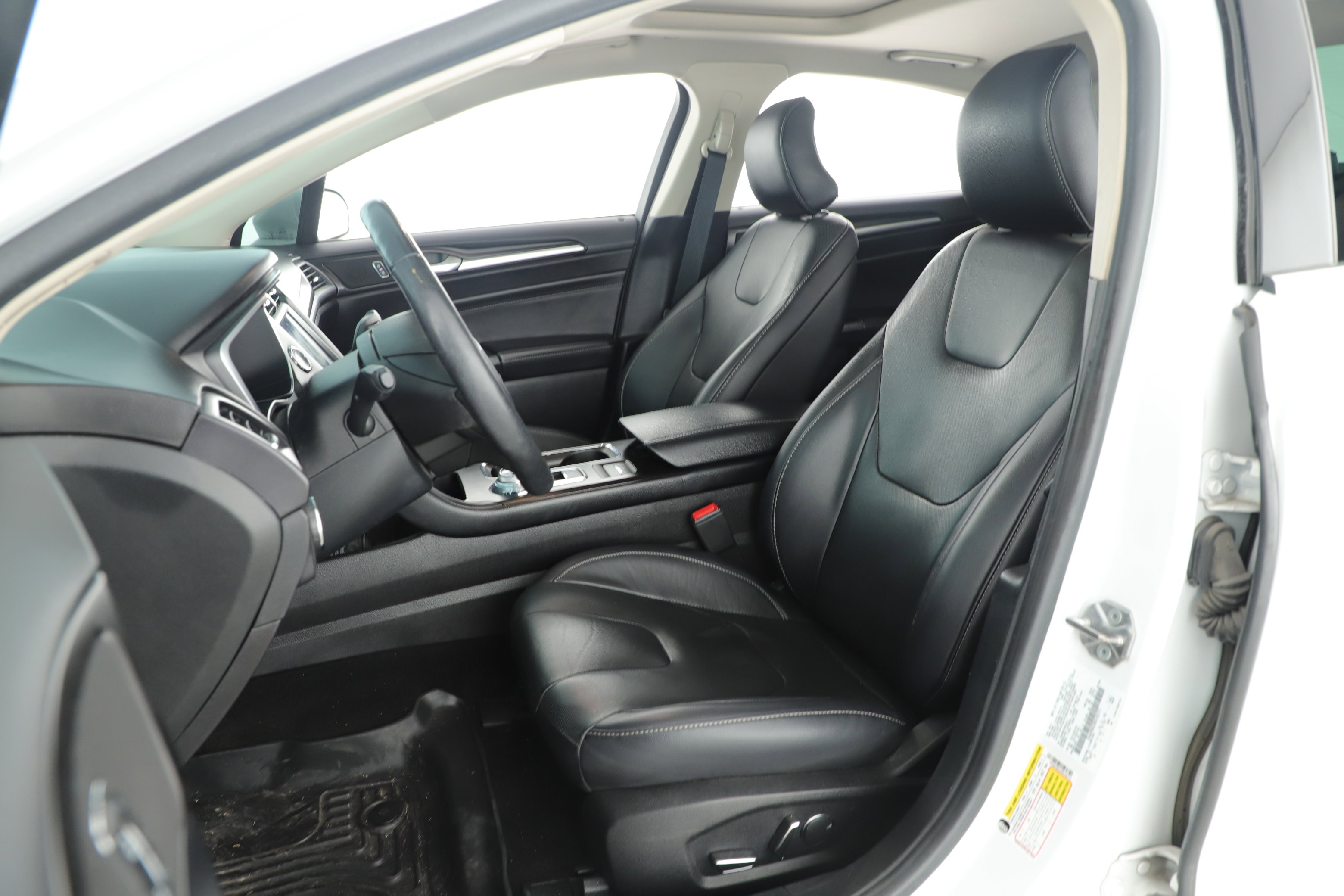 Used 2019 Ford Fusion Titanium image 6