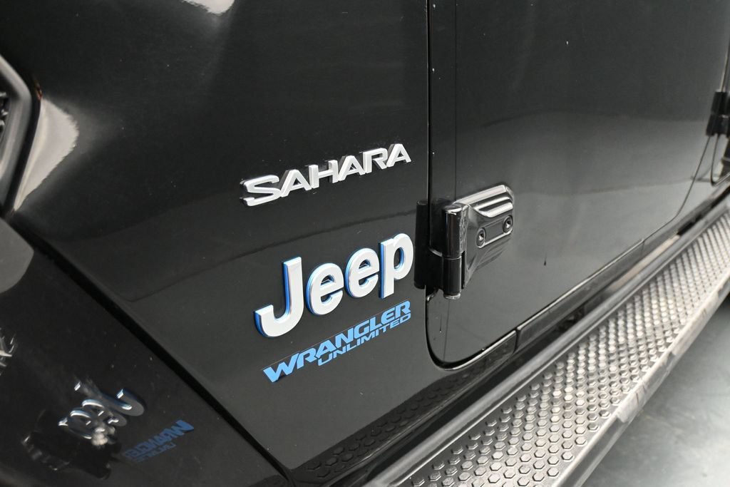 Used 2021 Jeep Wrangler Unlimited Sahara w/ Cold Weather Group AWD/4WD image 9