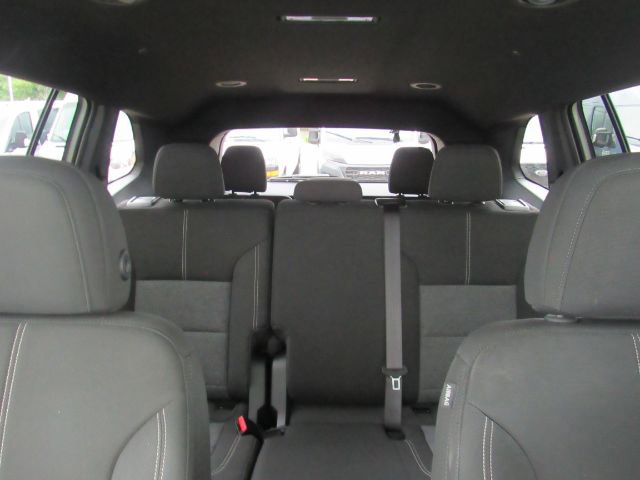 Used 2025 GMC Acadia Elevation image 37