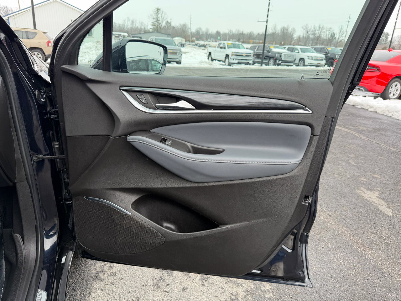 Used 2020 Buick Enclave Essence image 24