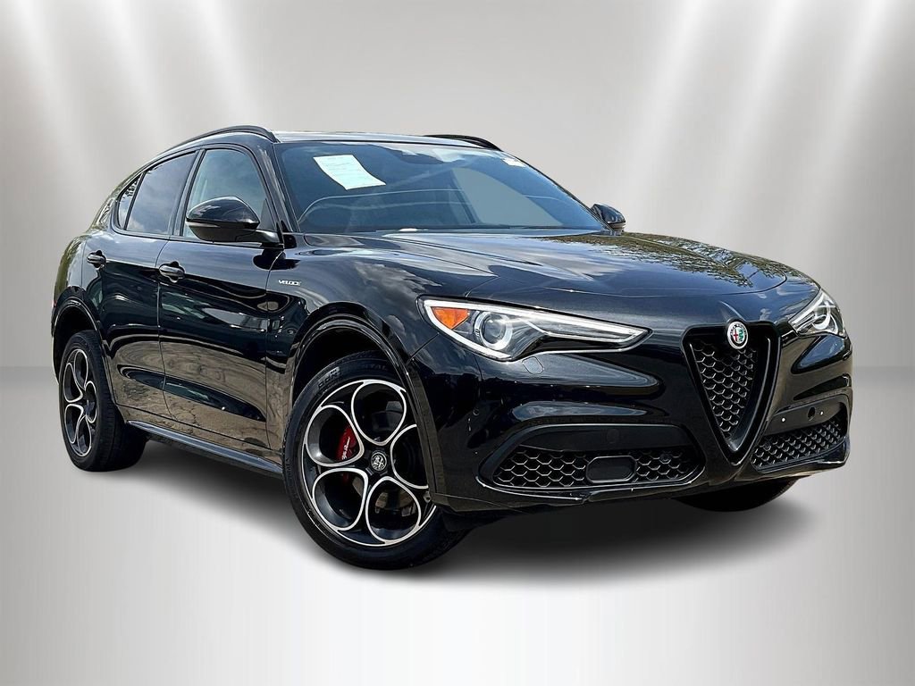 Used 2023 Alfa Romeo Stelvio Veloce AWD/4WD image 3