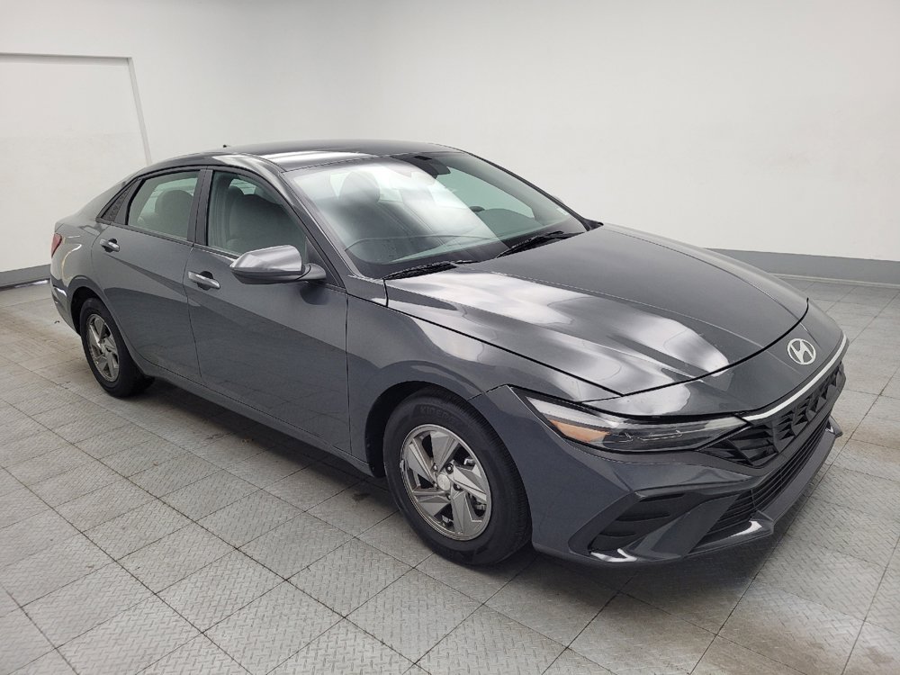 Used 2025 Hyundai Elantra SE FWD image 13