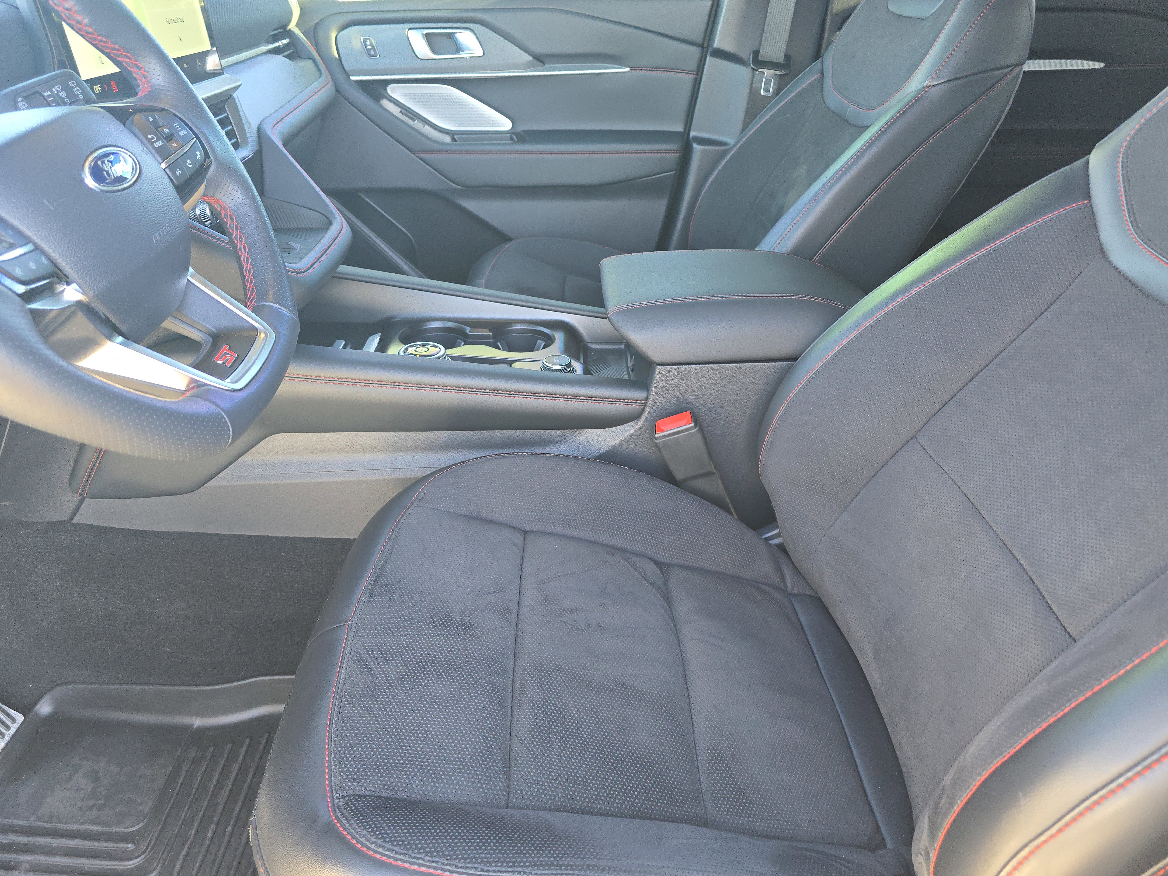 Used 2025 Ford Explorer ST image 9