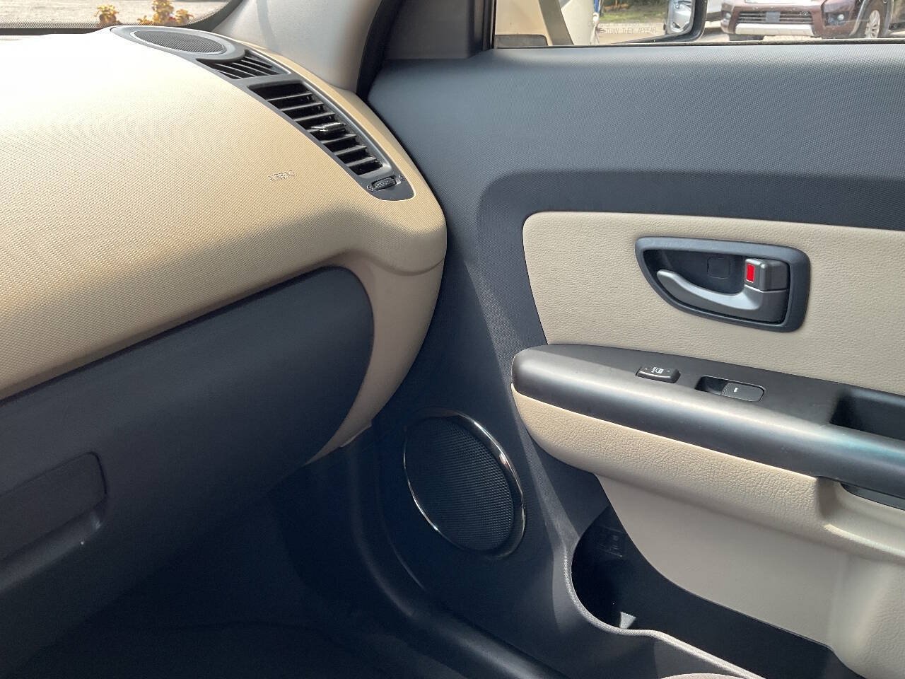 Used 2011 Kia Soul ! FWD image 14