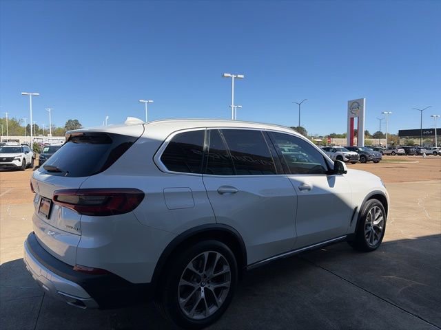 Used 2023 BMW X5 sDrive40i w/ Luxury Seating Package image 4
