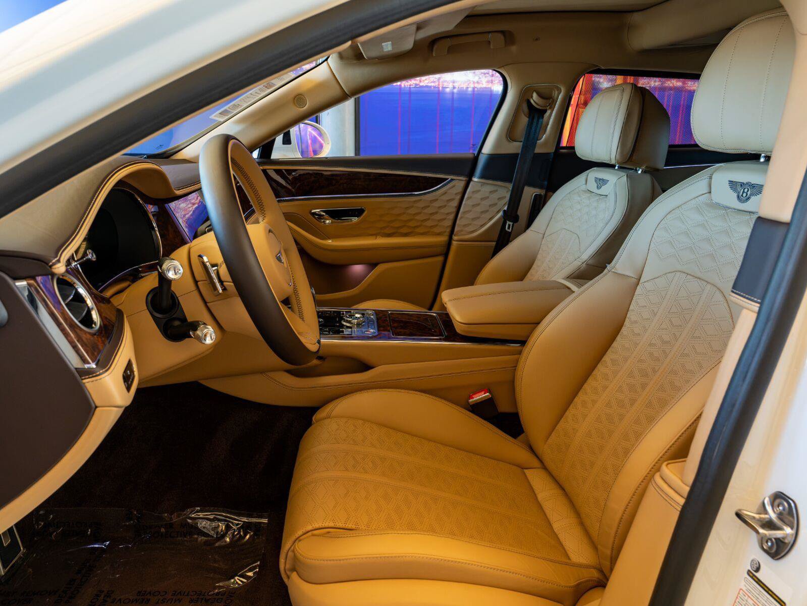 Used 2025 Bentley Flying Spur Plug-In Hybrid AWD/4WD image 10