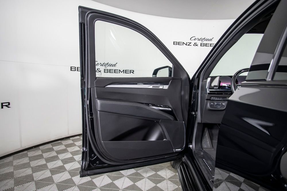 Used 2025 Cadillac Escalade Sport w/ LPO, ONYX Package AWD/4WD image 14