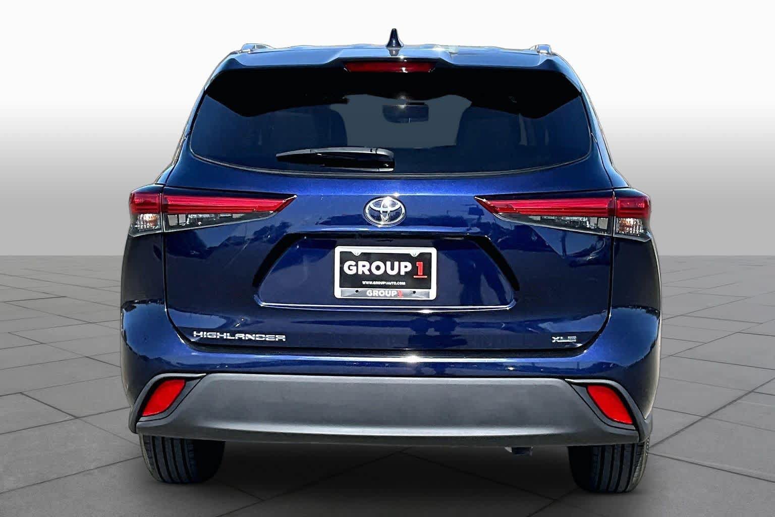 Certified 2021 Toyota Highlander XLE FWD image 4