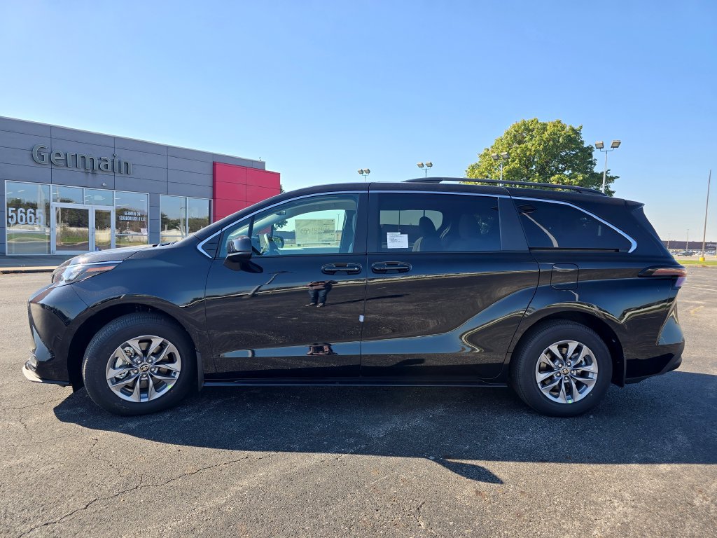 New 2026 Toyota Sienna LE AWD/4WD image 9