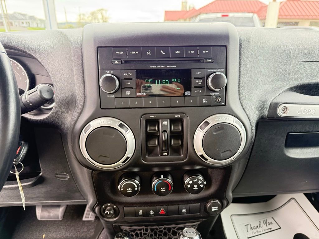 Used 2016 Jeep Wrangler Unlimited Sahara w/ Connectivity Group image 18