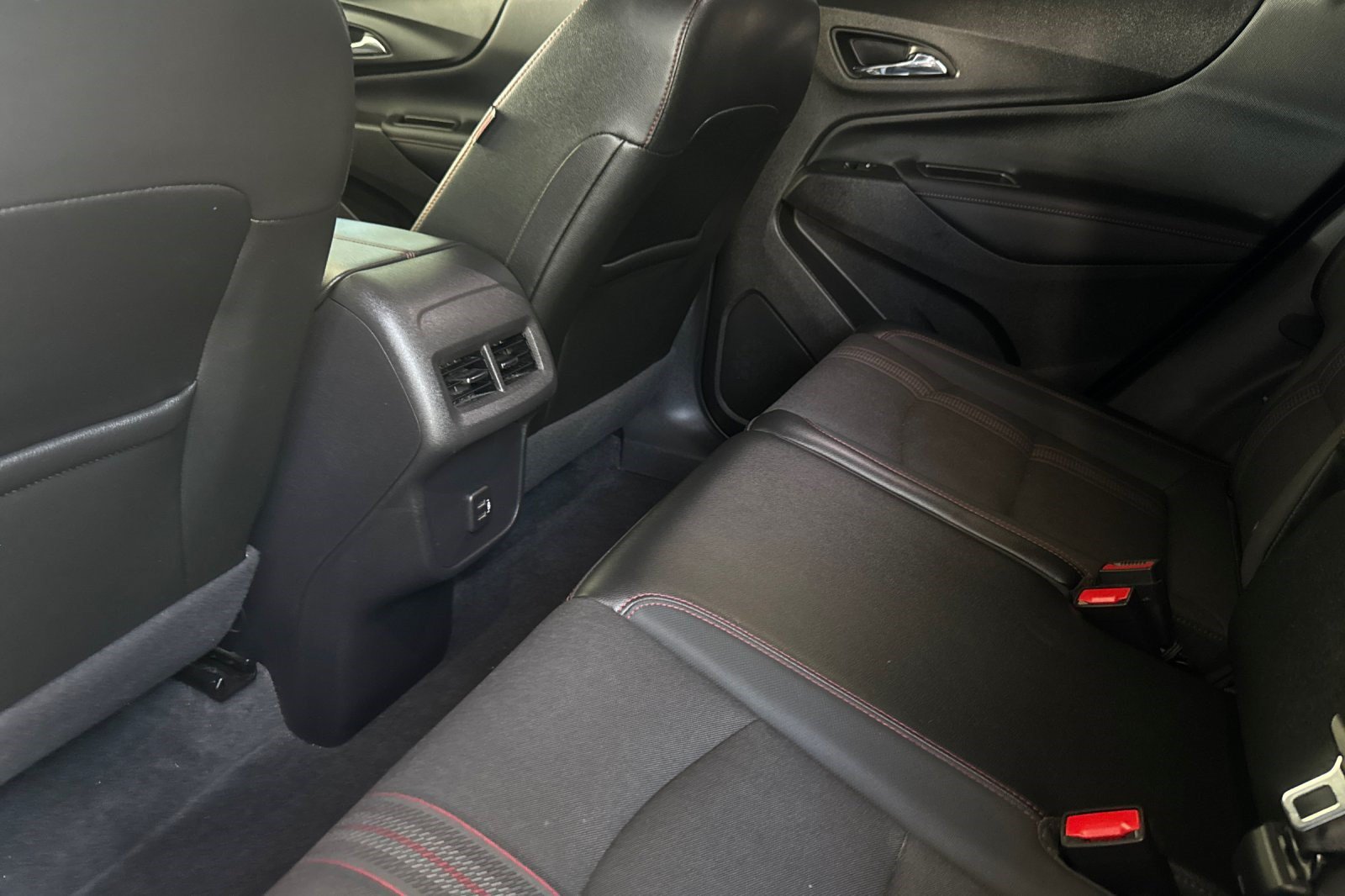 Used 2024 Chevrolet Equinox RS FWD image 29