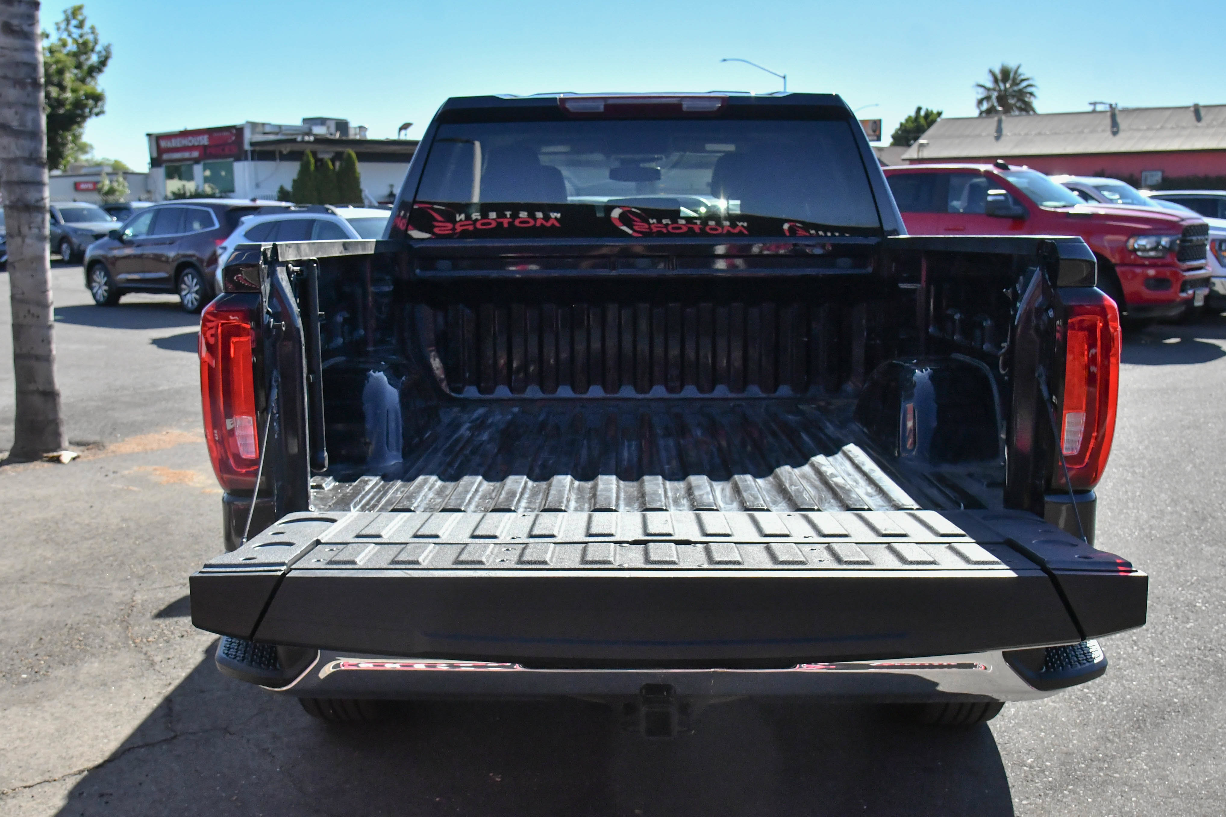 Used 2025 GMC Sierra 1500 SLT AWD/4WD image 45