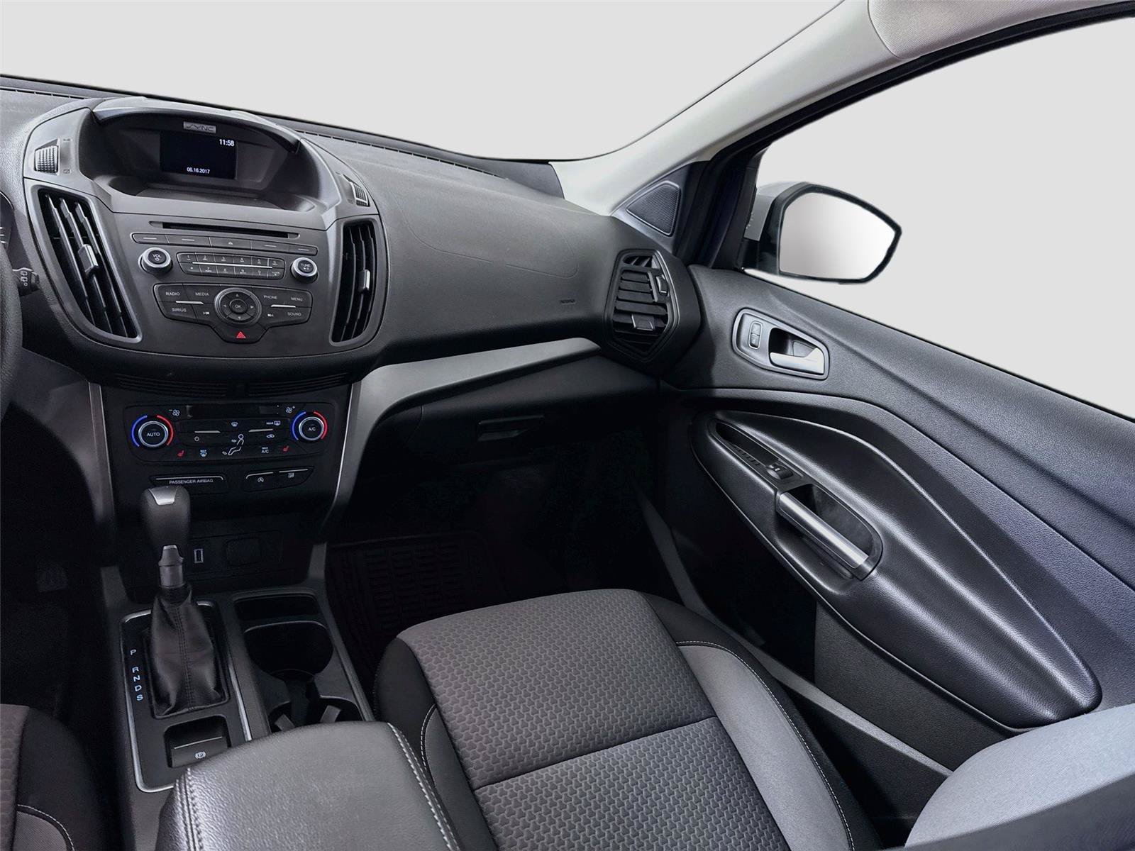 Used 2017 Ford Escape SE w/ SE Cold Weather Package AWD/4WD image 15