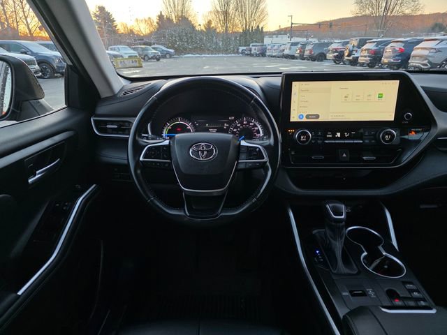 Used 2023 Toyota Highlander XLE image 21