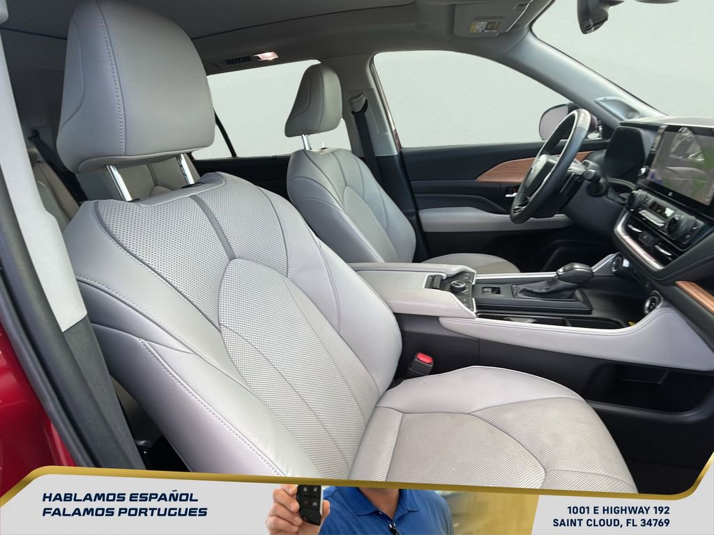 Used 2025 Toyota Grand Highlander AWD image 33