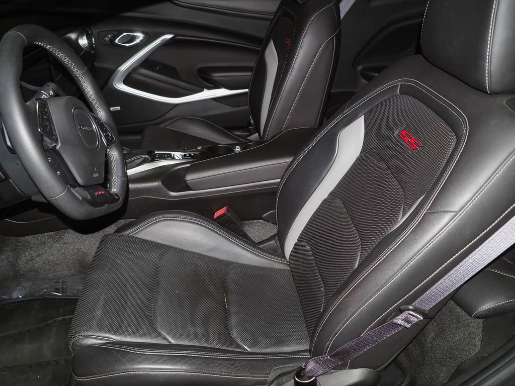Used 2016 Chevrolet Camaro SS RWD image 7