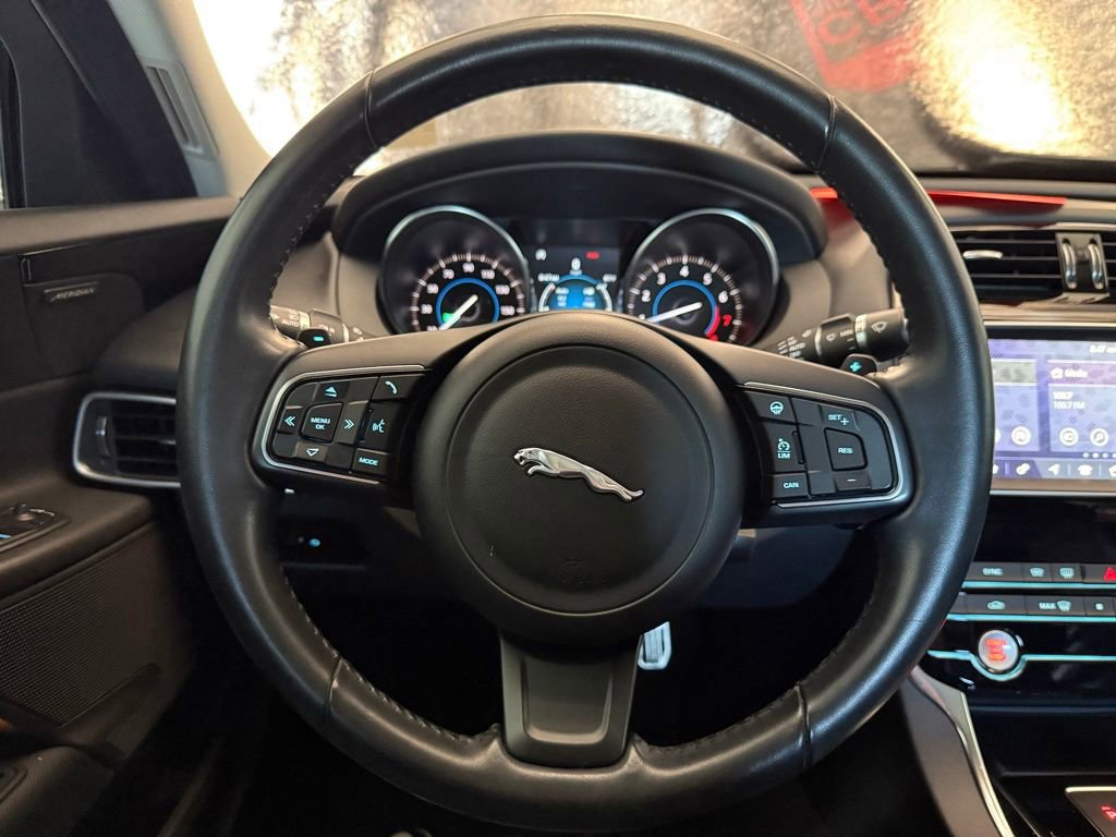 Used 2019 Jaguar XE Premium RWD image 12