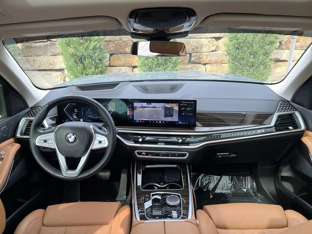 Used 2024 BMW X7 xDrive40i w/ Parking Assistance Package image 12