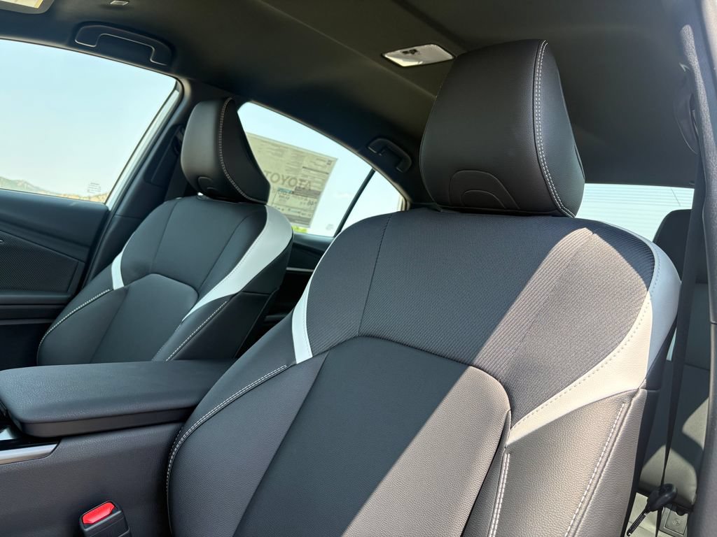 New 2026 Toyota Camry Hybrid FWD image 11