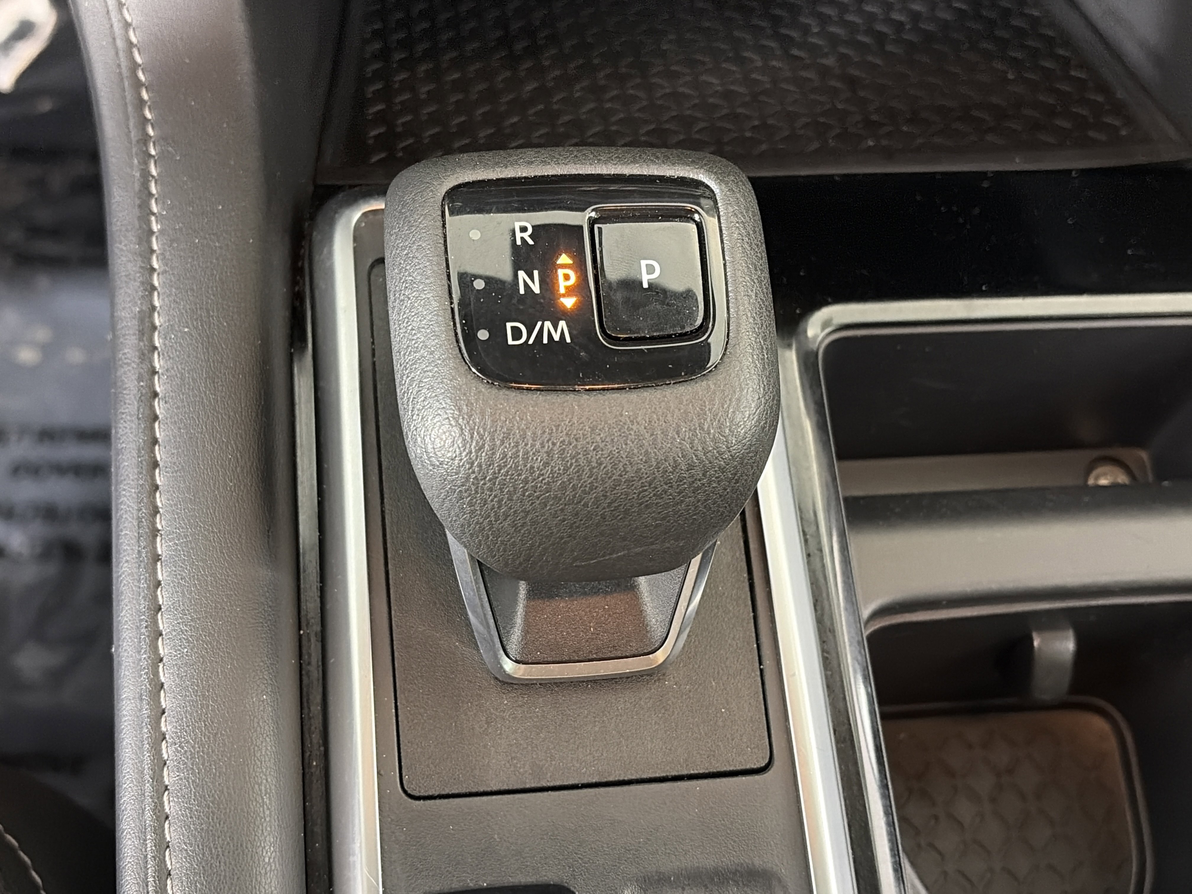 Used 2024 Nissan Pathfinder SV image 25