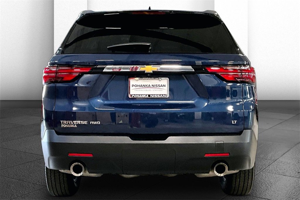 Used 2023 Chevrolet Traverse LT image 3