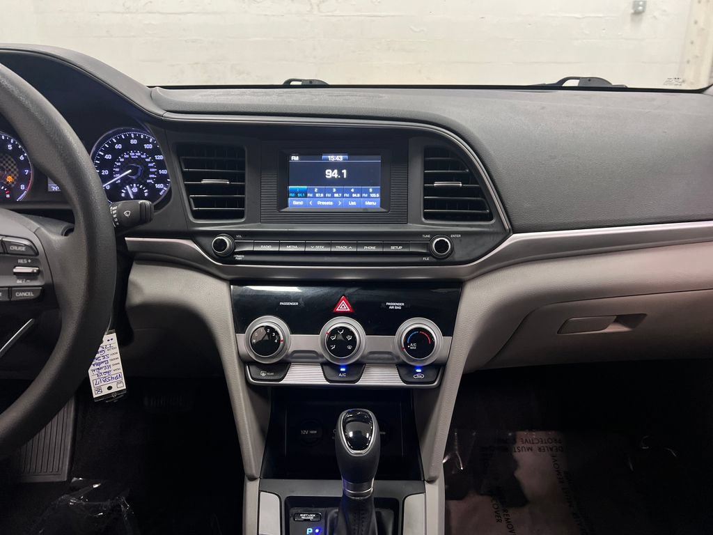 Used 2019 Hyundai Elantra SE FWD image 19