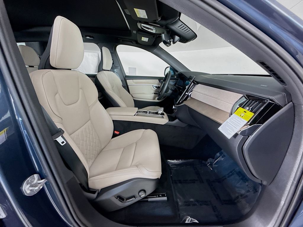 New 2026 Volvo XC90 B6 Plus w/ Protection Package Premier image 31