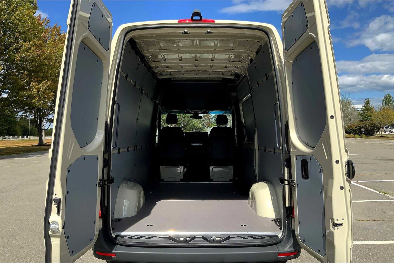 Used 2025 Mercedes-Benz Sprinter 2500 image 25