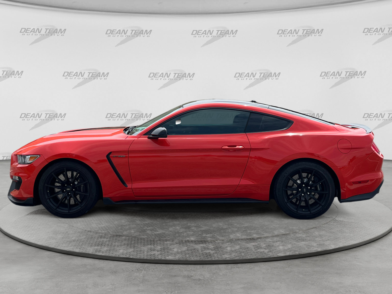 Used 2016 Ford Mustang Shelby GT350 w/ Technology Package RWD image 4
