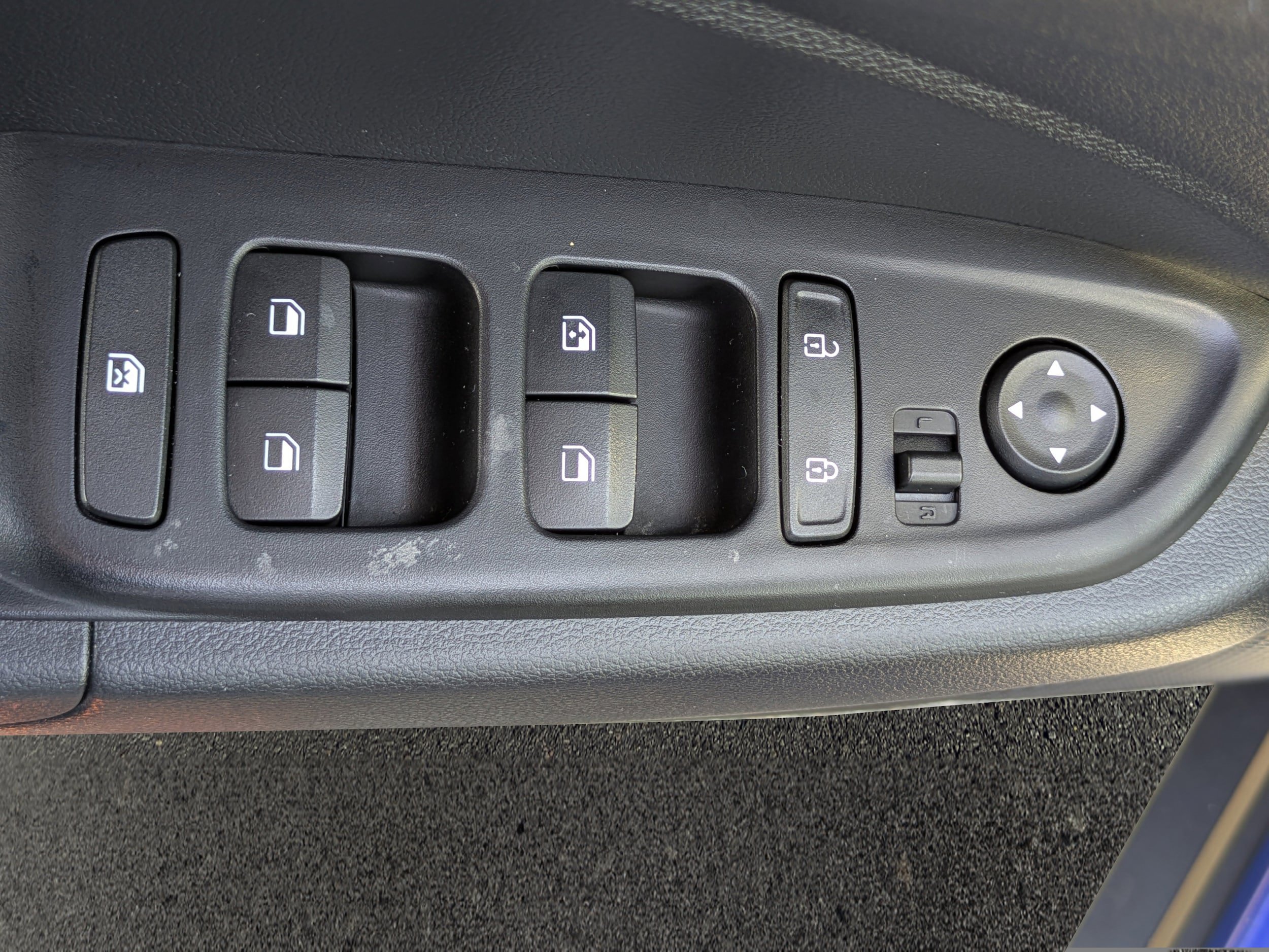 Used 2025 Hyundai Venue SEL FWD image 16