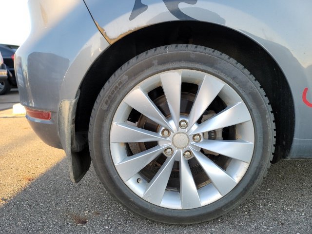 Used 2012 Volkswagen Golf 2-Door FWD image 12