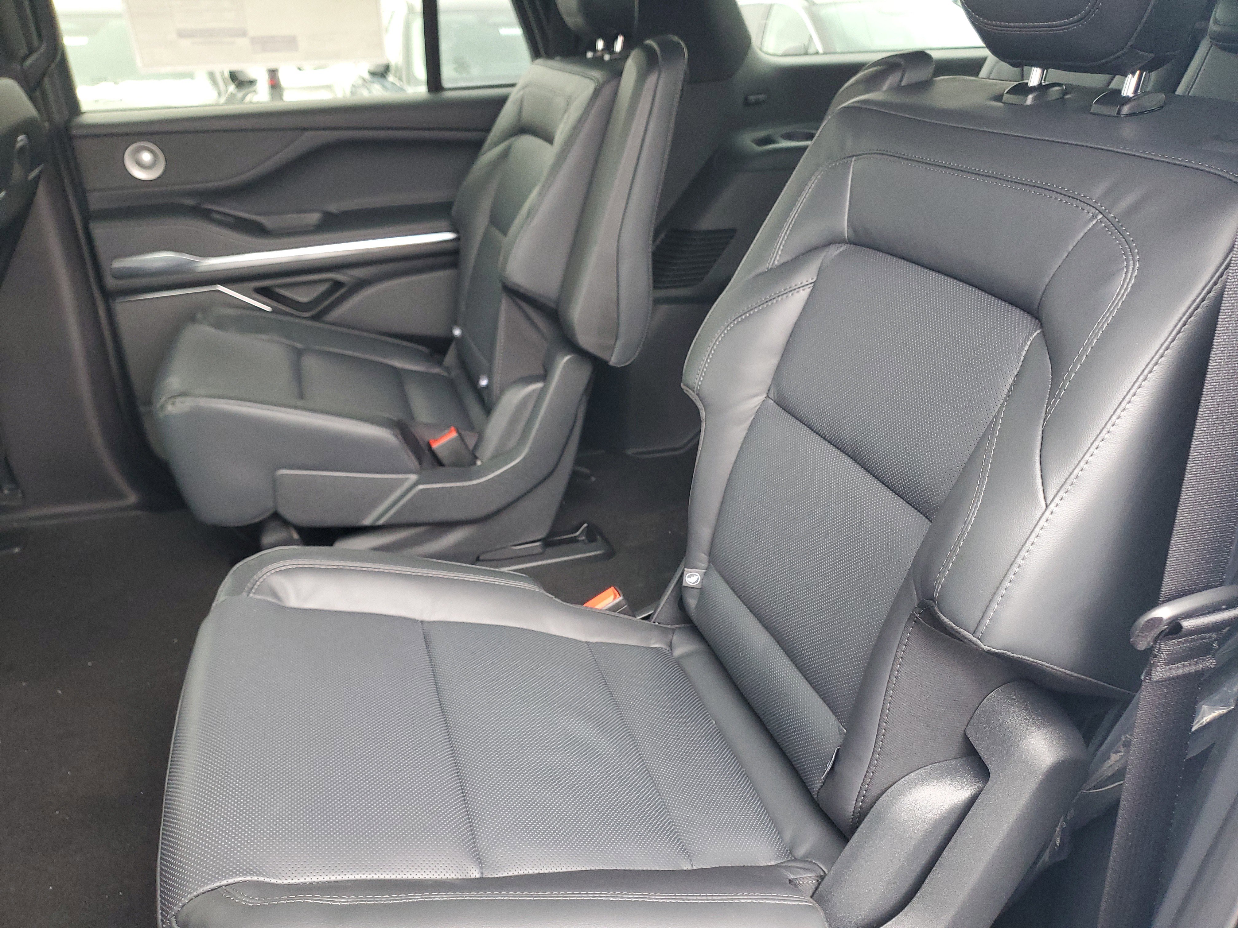 New 2026 Lincoln Navigator L Reserve w/ Jet Appearance Package image 30